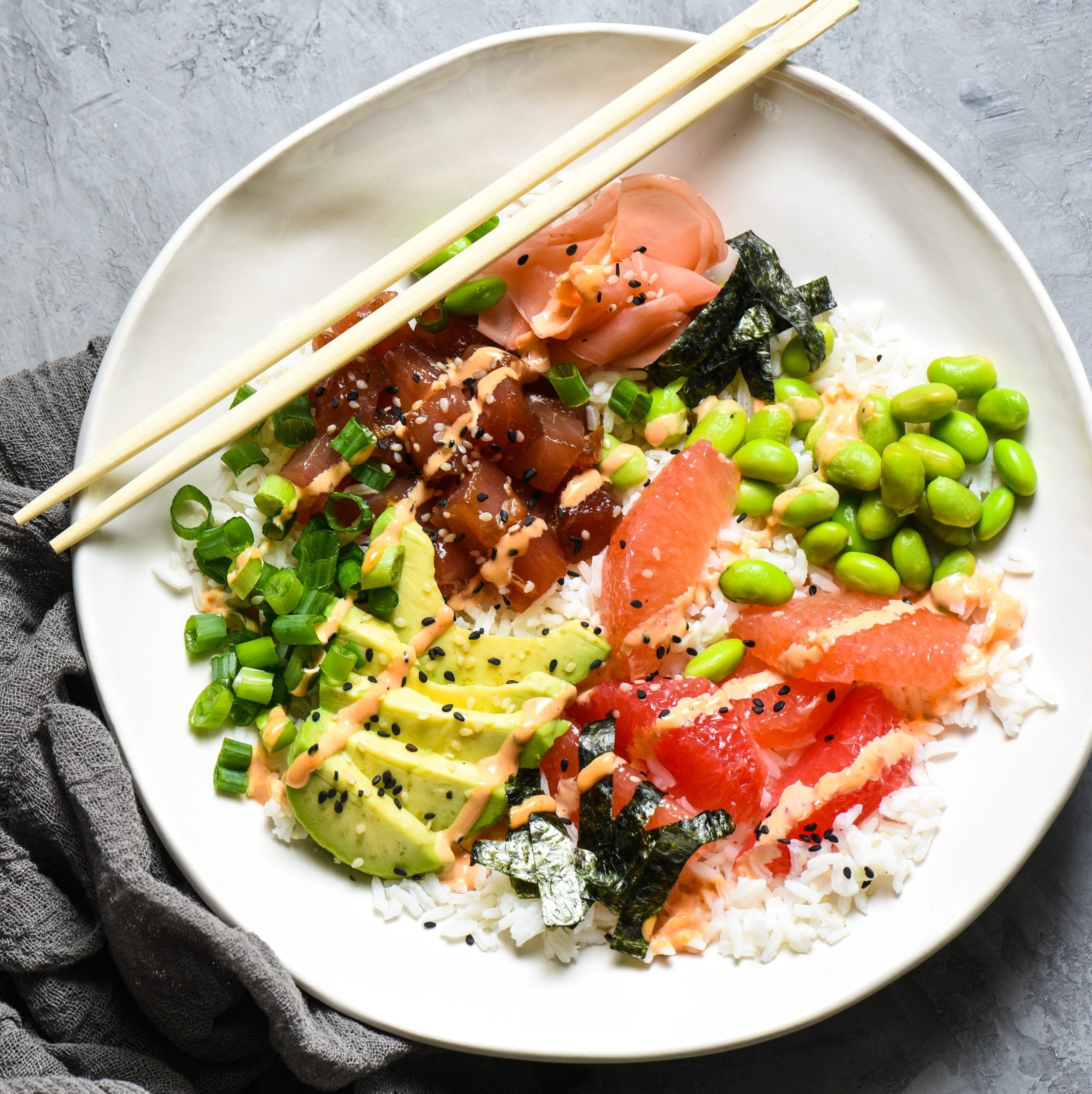 Grapefruit & Ahi Tuna Poke Bowl crop