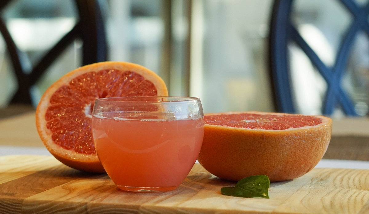 A grapefruit cocktail with a grapefruit garnish.