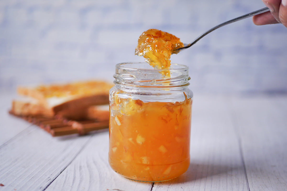 Grapefruit marmalade in a jar